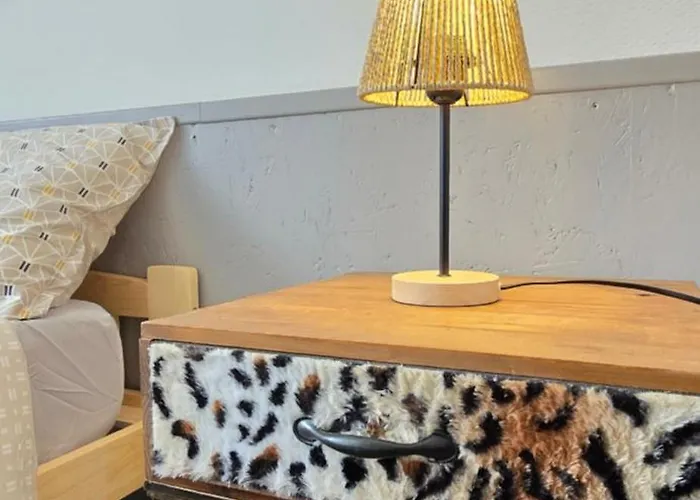 Appartement Côté Cour, T2 Espace Exterieur Au Calme