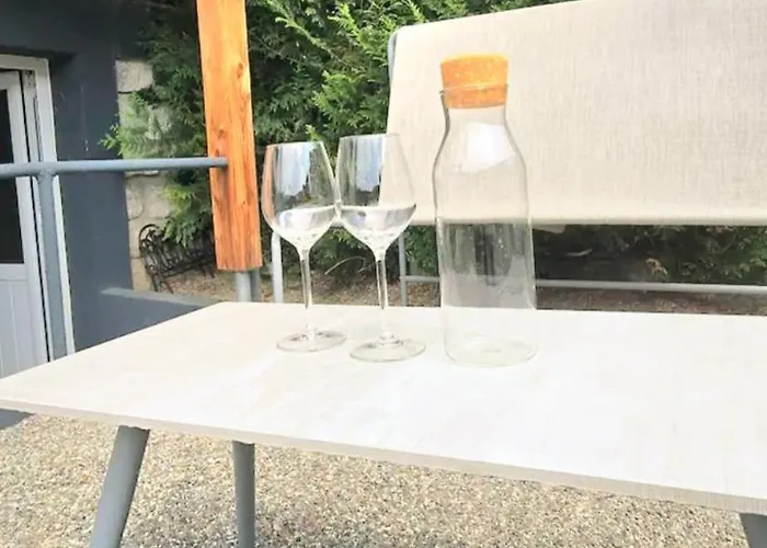 Appartement Côté Cour, T2 Espace Exterieur Au Calme *