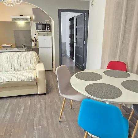 Apartment Cote Cour, T2 Espace Exterieur Au Calme