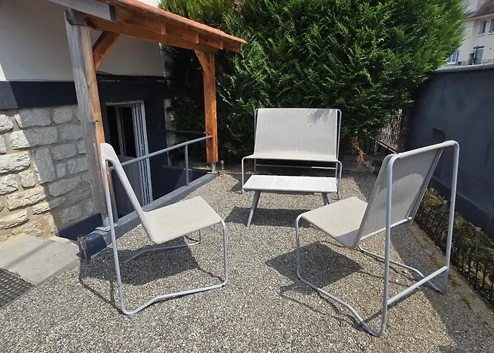 Apartment Cote Cour, T2 Espace Exterieur Au Calme *